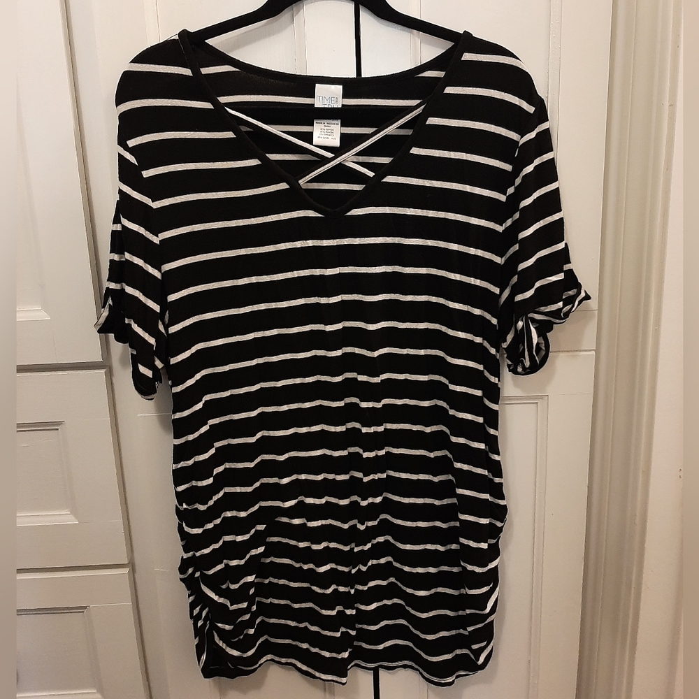 Time & Tru Maternity t-shirt 2XL black and white horizontal stripe with ruching